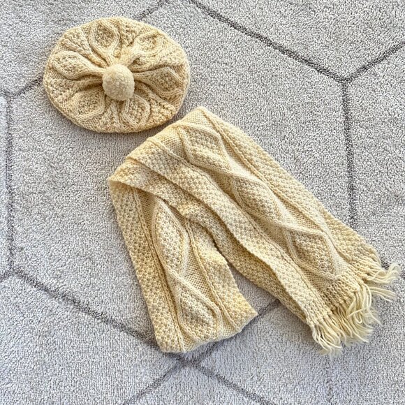 Vintage 70s/80s Cream Wool Knit Hade Made in Ireland Hat and Fringe Scarf Set - Picture 1 of 7